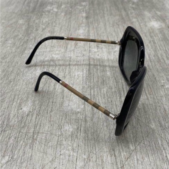 Burberry Black Oversized Sunglasses - Picture 3 of 5
